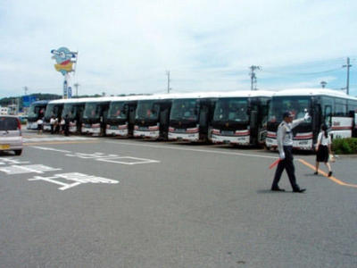 いわき・らら・ミュウに立ち寄りました。300人を超えるため9台のバスになりました。