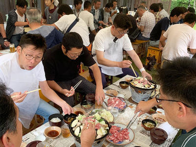 野外にて昼食(東北カンパニー)