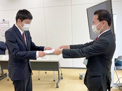 今年も感染防止施策をしながらの入社式となりました。